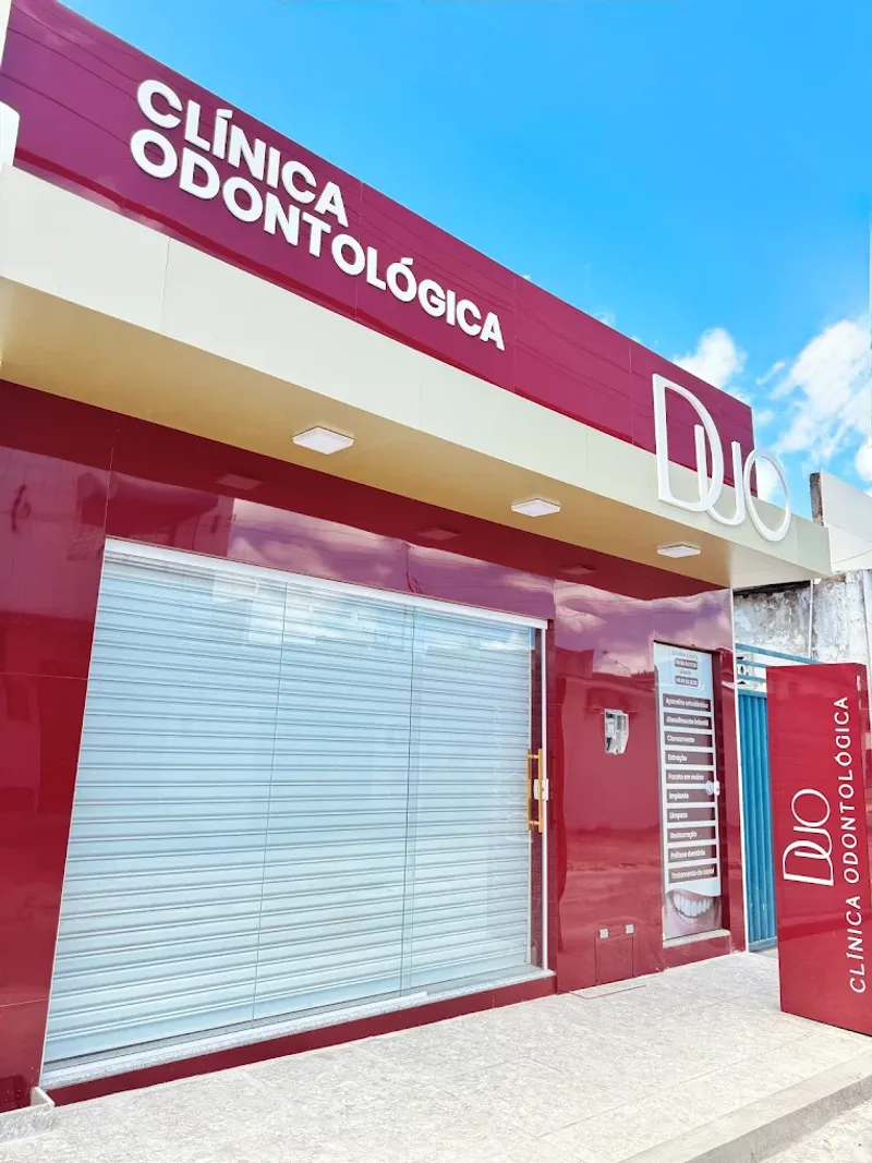 Fachada da DUO Clínica Odontológica no Benedito Bentes, Maceió